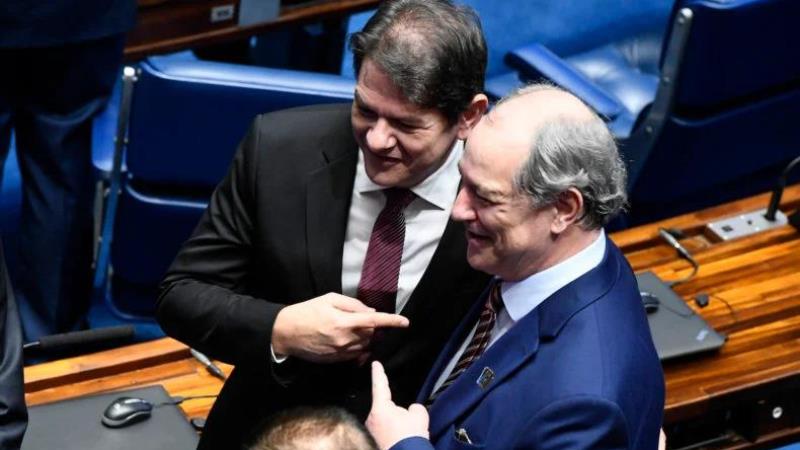 Cid e Ciro na cerimônia de posse do senador, em 2019, no Plenário do Senado.