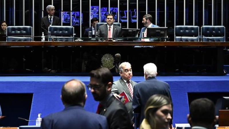 O projeto foi aprovado por 36 votos a 18.