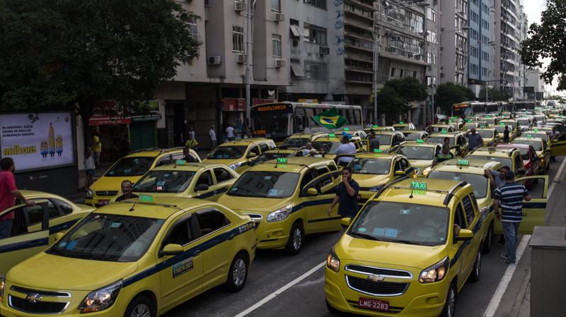 Texto reforça obrigatoriedade do uso de taxímetro em municípios com mais de 50 mil habitantes.