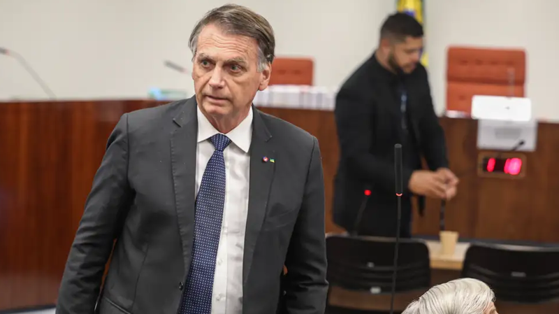 Em junho, o ex presidente Jair Bolsonaro chegando para depoimento no STF.