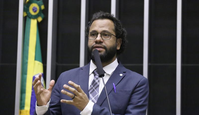 Deputado Henrique Vieira propõe punir o uso da fé em negócios financeiros. Deputado Henrique Vieira propõe punir o uso da fé em negócios financeiros.