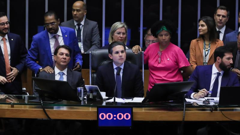 Plenário derrubou, por 344 votos a 94, o recurso contra o parecer conclusivo da CCJ.