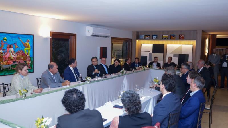 Lideranças de frentes parlamentares, empresários e representantes do governo defenderam a urgência de projeto contra devedor contumaz em reunião realizada na última terça-feira.