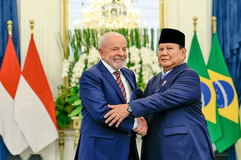 Presidente Lula ao lado do presidente da Indonésia, Prabowo Subianto.