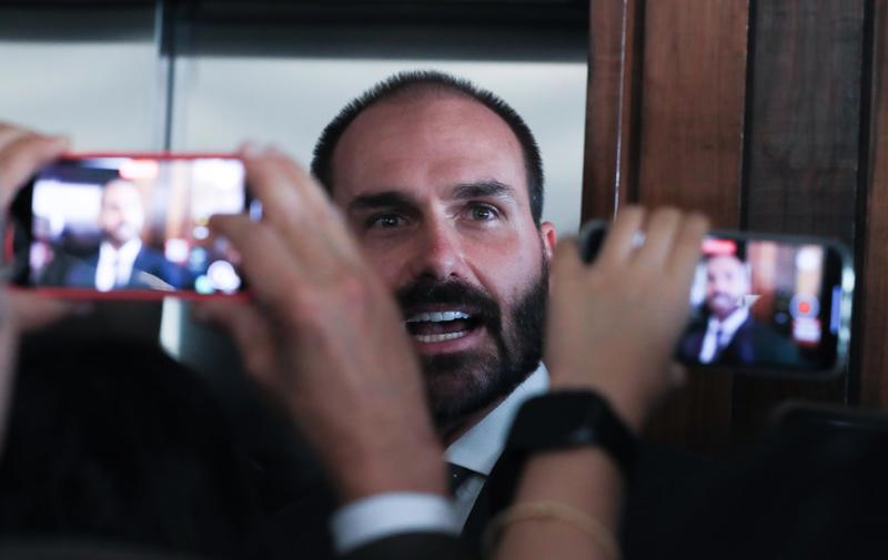 Eduardo, que está nos Estados Unidos desde fevereiro, é acusado de conspirar contra o Brasil.