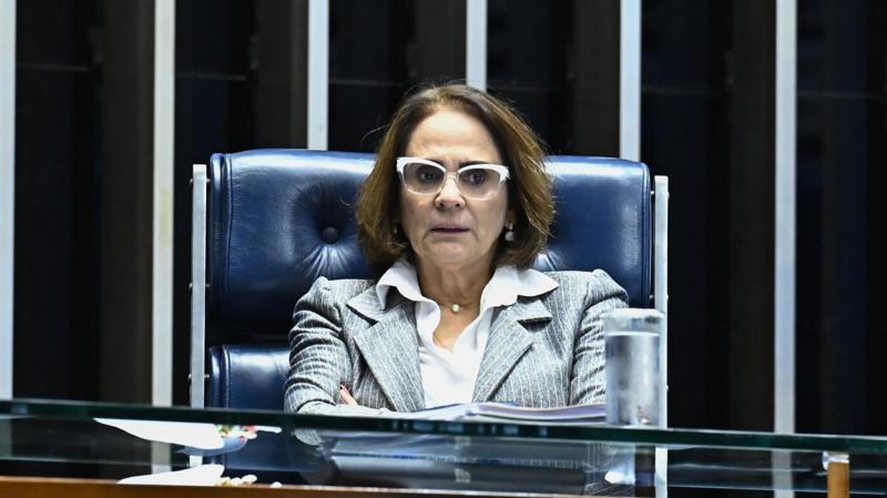 A relatora da proposta foi a senadora Damares Alves.