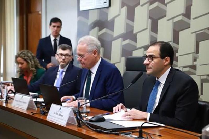 Presidente da OAB advertiu que a tributação excessiva pode incentivar a informalidade na advocacia. Presidente da OAB advertiu que a tributação excessiva pode incentivar a informalidade na advocacia.