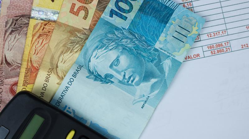 Prefeituras enfrentam crise fiscal enquanto União e estados concentram mais de 80% da arrecadação nacional.