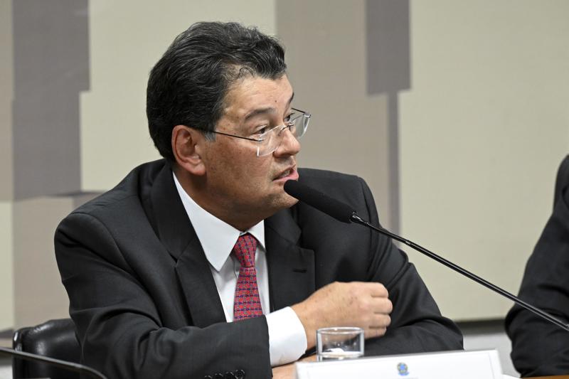 O senador Eduardo Braga (MDB-AM) é o relator da medida provisória.  O senador Eduardo Braga (MDB-AM) é o relator da medida provisória.