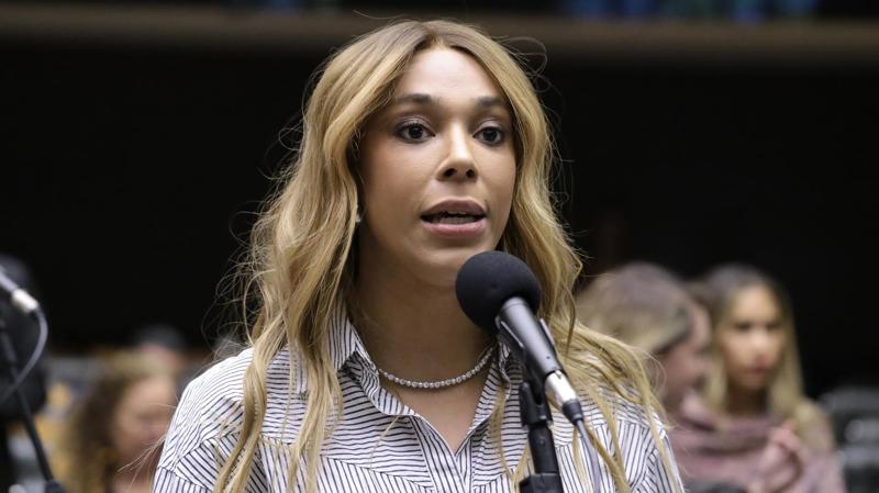 Erika Hilton quer garantir licença para mães gestante e não gestante.