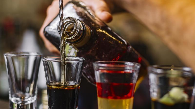 O comércio ilegal de bebidas se tornou elo da criminalidade que corrói o Estado e a confiança social. O comércio ilegal de bebidas se tornou elo da criminalidade que corrói o Estado e a confiança social.