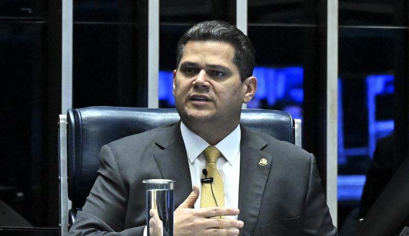 Alcolumbre afirmou que irá se reunir com o presidente da Câmara, Hugo Motta, para discutir as medidas. Alcolumbre afirmou que irá se reunir com o presidente da Câmara, Hugo Motta, para discutir as medidas.