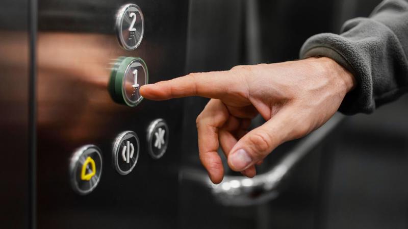 Projeto torna obrigatório elevador em prédio de dois andares ou mais. Projeto torna obrigatório elevador em prédio de dois andares ou mais.