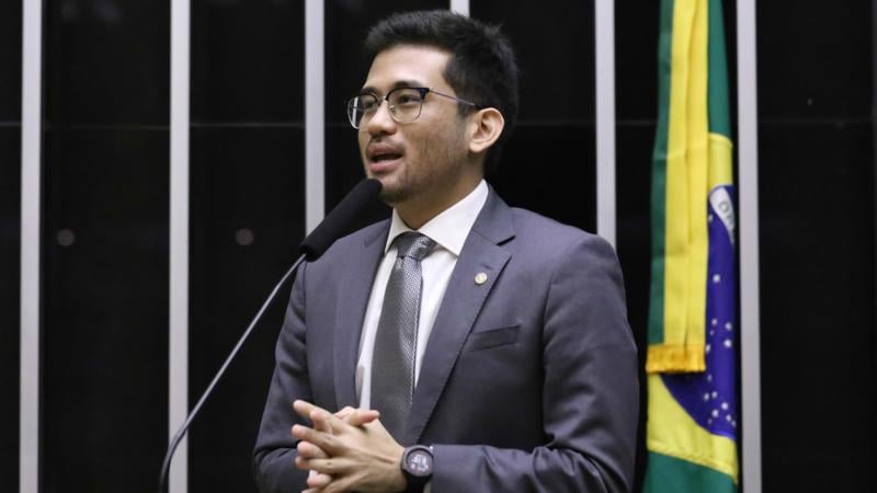 Texto apresentado por Kim Kataguiri amplia punições a quem exalte grupos criminosos em manifestações públicas.