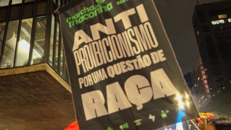 O Brasil aprendeu a resolver tudo na base da força.