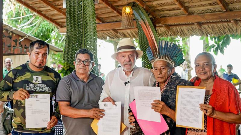 Lula conversou com lideranças indígenas durante visita à Aldeia Vista Alegre, em Santarém (PA).