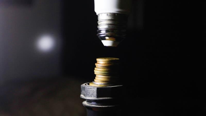 Inflação oficial segue acima da meta, mas projeção do mercado sinaliza estabilidade futura.