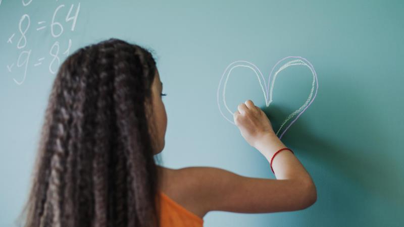 Efetividade da política depende de financiamento, equipes multiprofissionais e monitoramento contínuo.