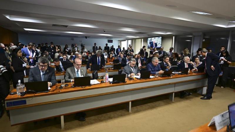 Integrantes da CAE em reunião desta terça-feira (4).