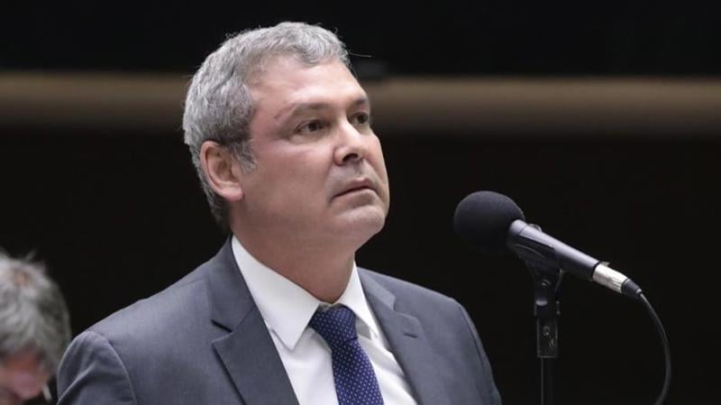 Lindbergh sustenta que houve entrega de dados sensíveis e negociação sem aval da União.