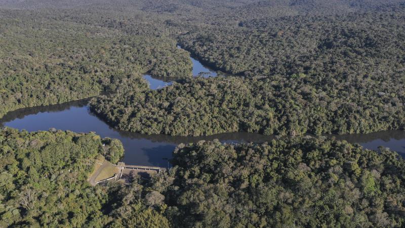 Proposta visa adequar as grandes infraestruturas para que possam resistir melhor a eventos climáticos extremos.