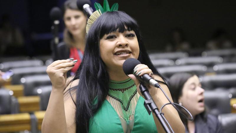 Célia Xakriabá, relatora do projeto.