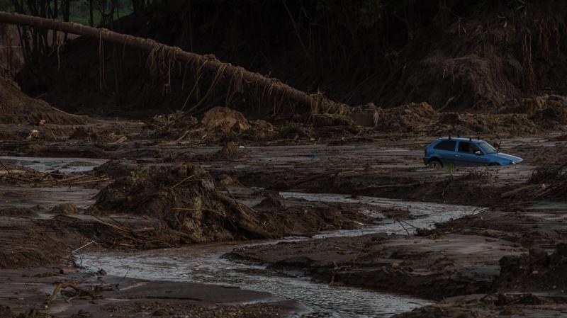 Estragos provocados pelo rompimento de duas barragens da mineradora Samarco no distrito de Bento Rodrigues, em Mariana (MG).