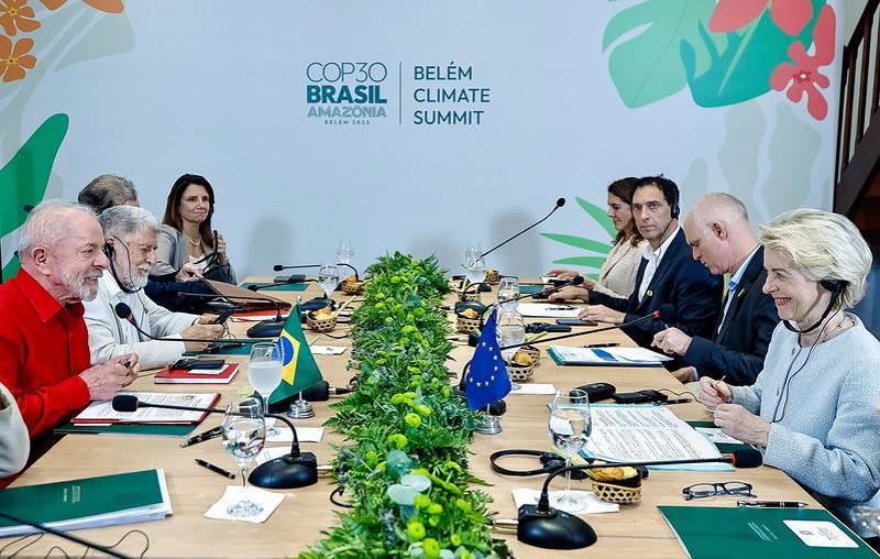 Lula participou de reunião bilateral, nessa quarta-feira, com o presidente da Comissão Europeia, Ursula von der Leyen (à direita).