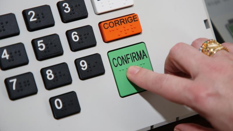 Fraudes às cotas de gênero revelam a apropriação privada dos partidos e expõem como o poder político ainda se mantém fechado às mulheres.