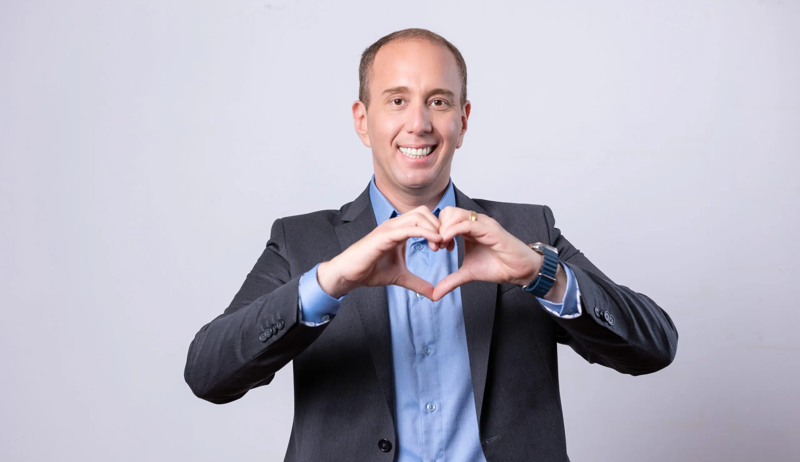 Rodrigo Manga nega irregularidades e diz que afastamento é resultado de perseguição política. 