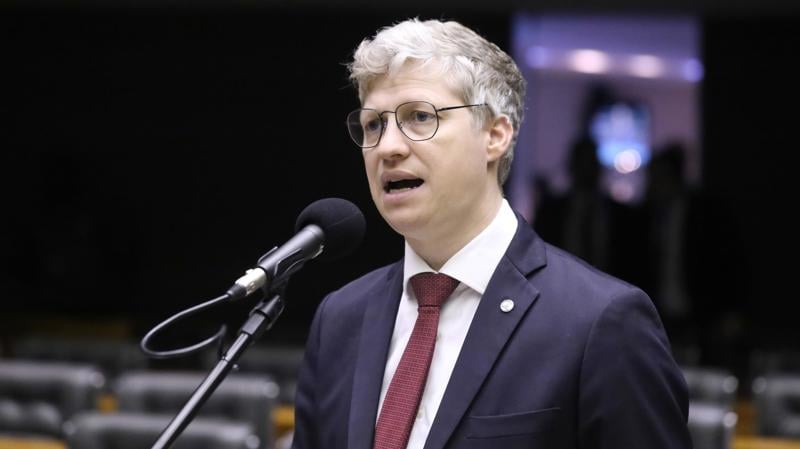 Deputado Marcel van Hattem, relator na comissão.