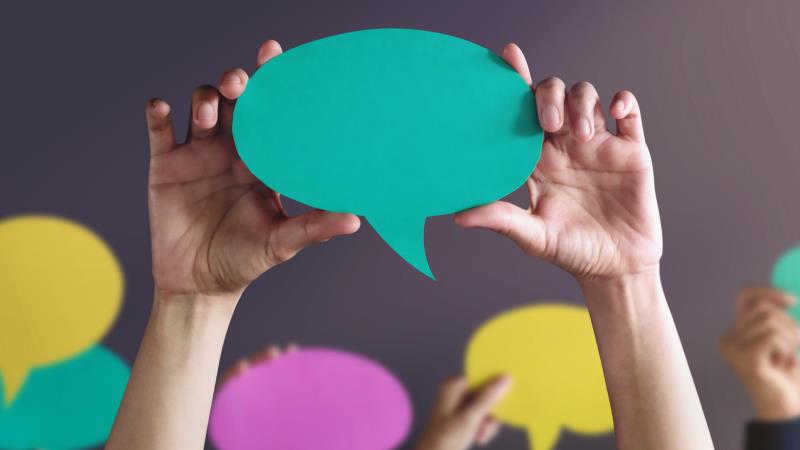 Política nacional prevê instrumentos de fala assistida em setores como educação, saúde e justiça, promovendo inclusão e dignidade.