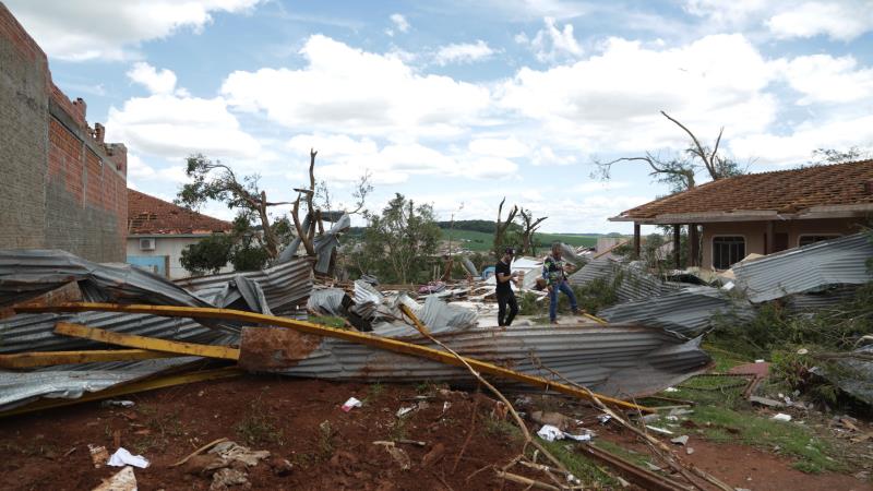 Cerca de 90% da cidade foi destruída pelo tornado, segundo a Defesa Civil.