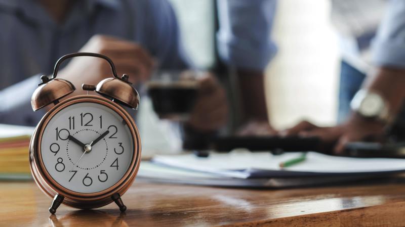 Reduzir a carga semanal e revogar o banco de horas é essencial para garantir dignidade, saúde e equilíbrio entre produtividade e bem-estar.