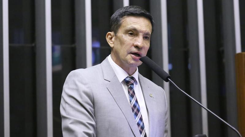 Sidney Leite, o deputado autor da proposta.