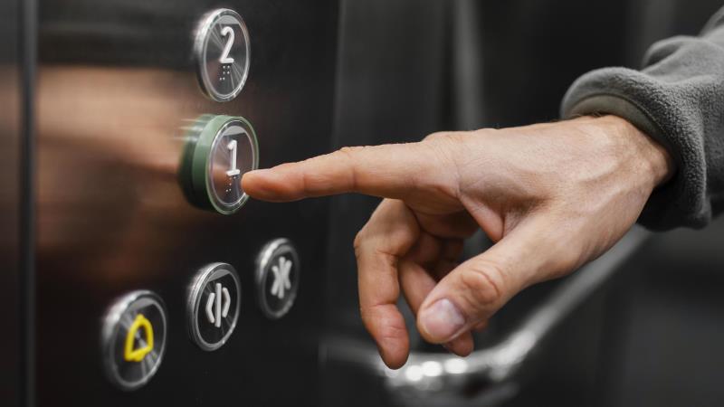 Medida nacionaliza regras que já valem em alguns estados e proíbe obrigar entregadores a subir em apartamentos.