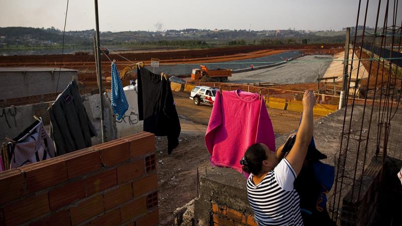 O projeto busca expandir as oportunidades profissionais para as donas de casa.