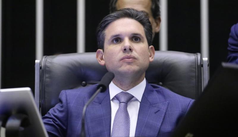 Hugo Motta tenta construir acordo entre governo e oposição para votar o projeto ainda nesta semana.