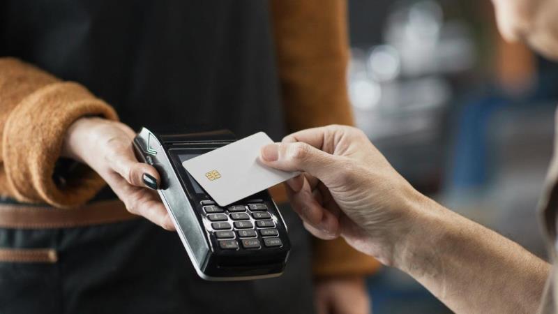 Cartões deverão funcionar em qualquer maquininha em até 360 dias.