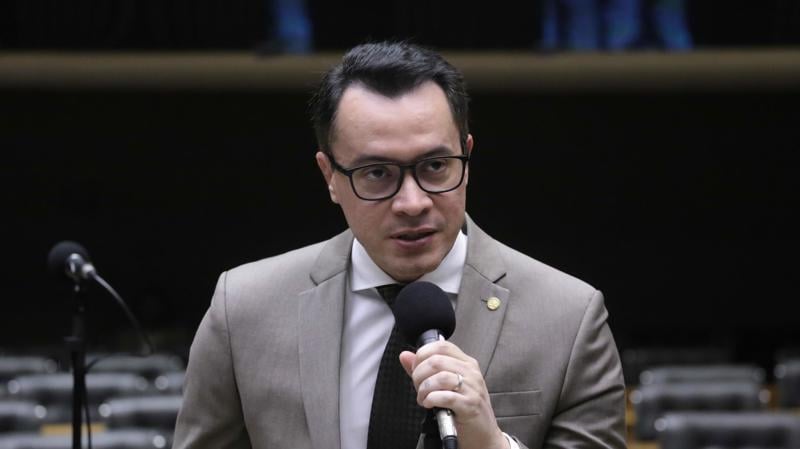 O deputado Zé Haroldo Cathedral ((PSD-RR) é o relator da proposta. 