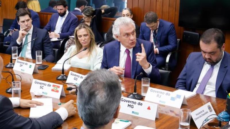 Projeto estava previsto para votação ainda em novembro. Governadores pedem aprofundamento dos debates.