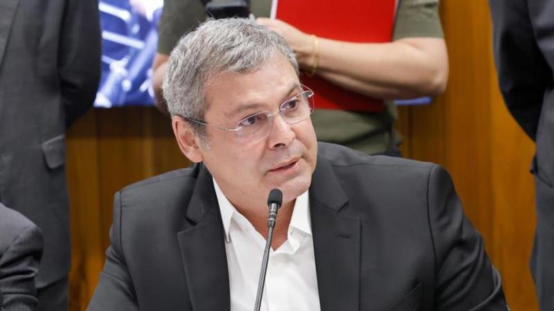 Líder do PT afirma que projeto busca evitar desperdício de recursos da Casa.