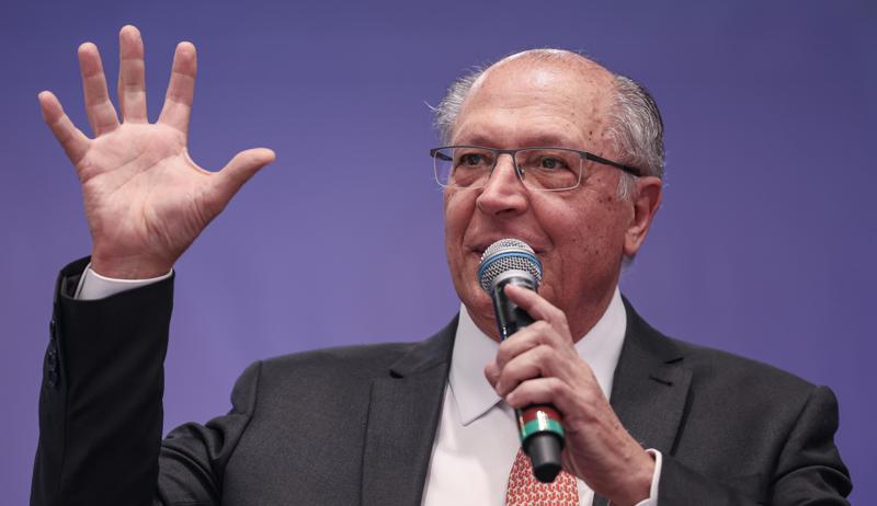 Redução tarifária dos EUA ainda deixa o Brasil em desvantagem, disse Alckmin.