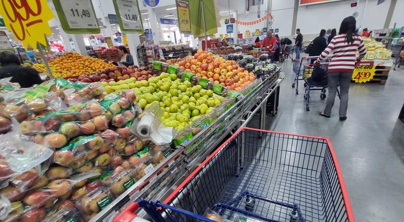 Projeção do IPCA cai para 4,46% e fica abaixo do teto de 4,5% pela primeira vez no ano.