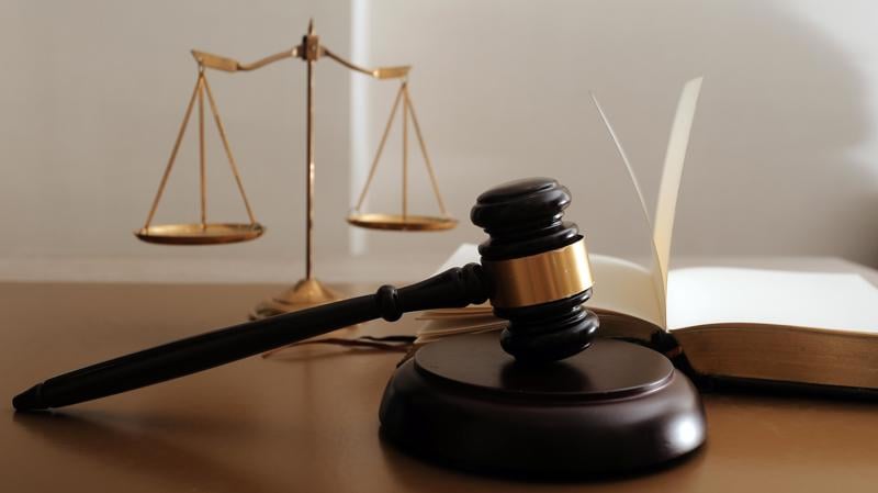 Decisões judiciais sem base científica aprofundam o colapso do sistema e expõem falhas graves na formação médica.