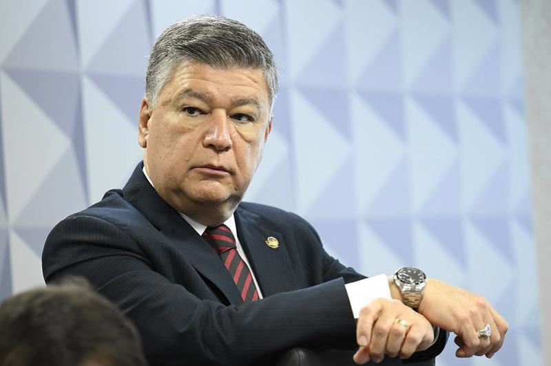 Carlos Viana, presidente da CPMI do INSS, cancelou a reunião desta segunda-feira.