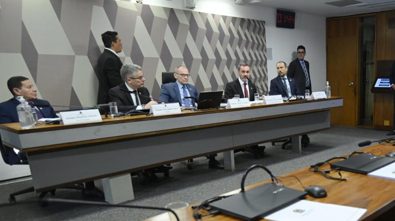 Reunião começou às 9 horas.