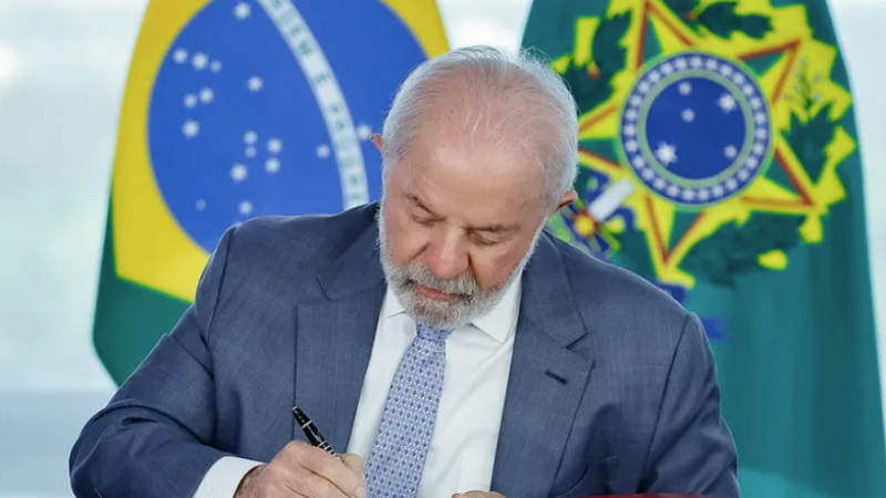 Lei exige linguagem simples para normas e documentos públicos.