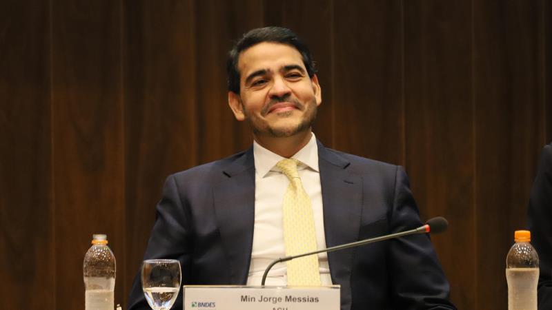 Jorge Messias tem 43 anos, é evangélico e atual advogado-geral da União.