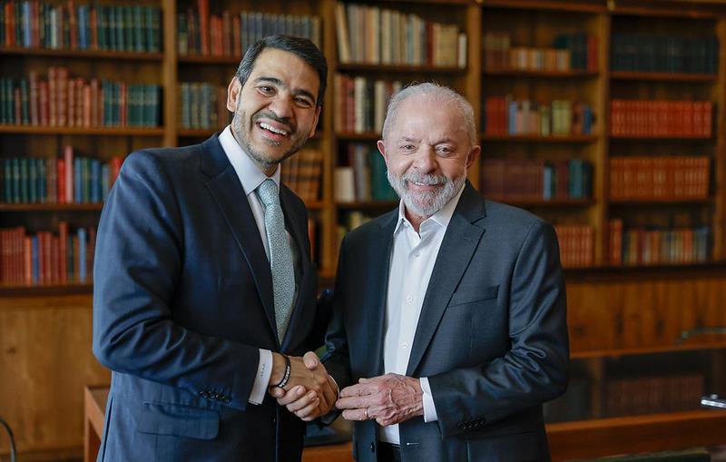 Lula posou para foto com Messias ao confirmar a indicação do AGU para o Supremo.